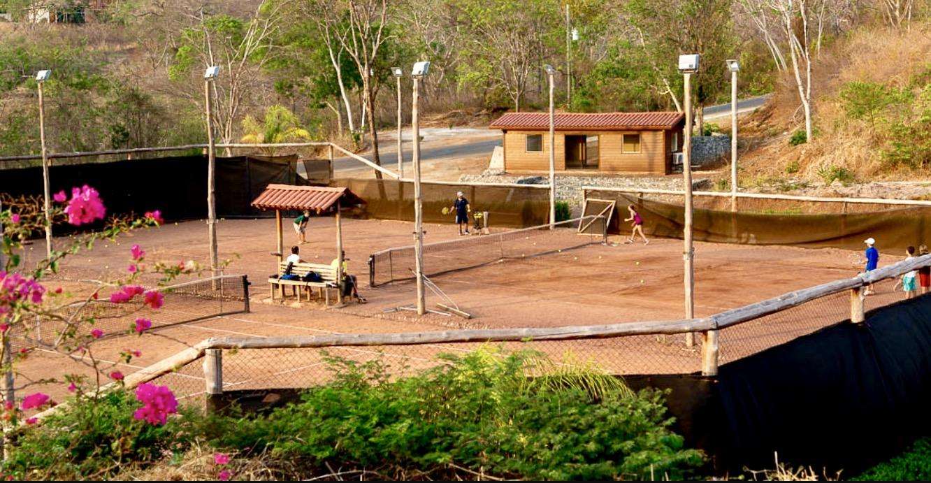 clay tennis courts at Mar Vista Playa Flamingo